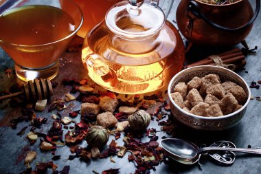 çay sıcak bir içecek olduğunu