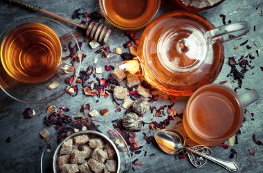 çay sıcak bir içecek olduğunu