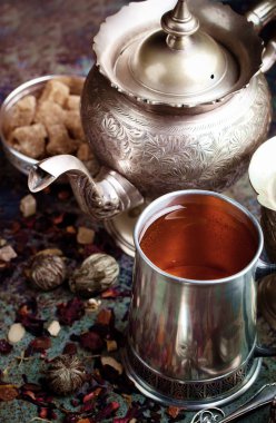 çay sıcak bir içecek olduğunu