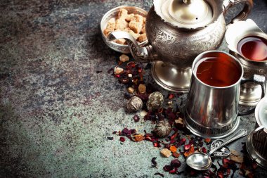 çay sıcak bir içecek olduğunu