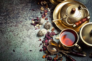 çay sıcak bir içecek olduğunu