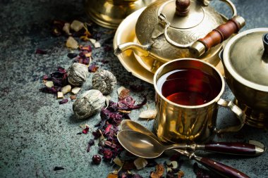 Çay sıcak içecek masada bileşiminde