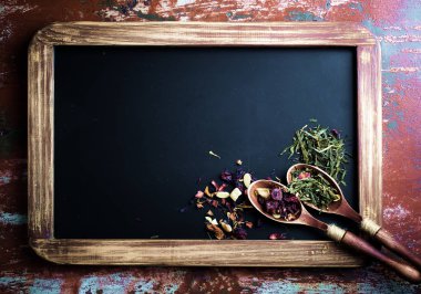 Çay sıcak içecek masada bileşiminde