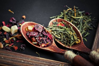 Çay sıcak içecek masada bileşiminde