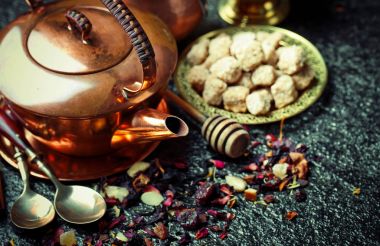 Çay sıcak içecek masada bileşiminde