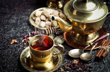 Çay sıcak içecek masada bileşiminde