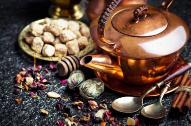 Çay sıcak içecek masada bileşiminde