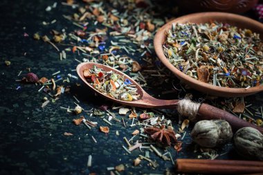 Çay sıcak içecek masada bileşiminde
