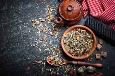 Çay sıcak içecek masada bileşiminde