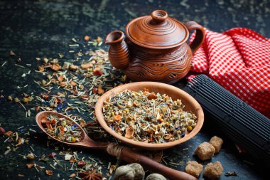 Çay sıcak içecek masada bileşiminde