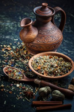 Çay sıcak içecek masada bileşiminde