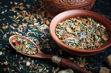 Çay sıcak içecek masada bileşiminde