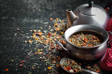 Çay sıcak içecek masada bileşiminde