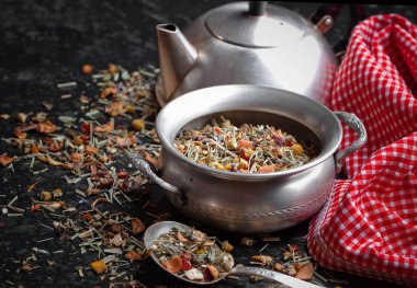 Çay sıcak içecek masada bileşiminde