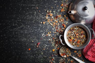 Çay sıcak içecek masada bileşiminde