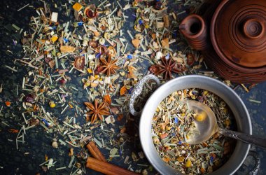 Çay sıcak içecek masada bileşiminde