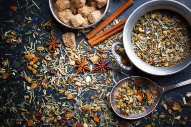 Çay sıcak içecek masada bileşiminde