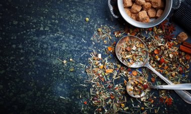 Çay sıcak içecek masada bileşiminde