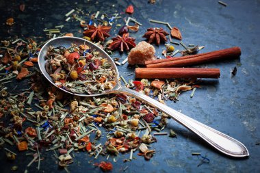 Çay sıcak içecek masada bileşiminde