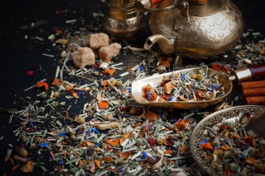 Çay sıcak içecek masada bileşiminde