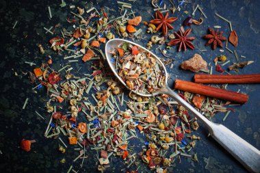 Çay sıcak içecek masada bileşiminde