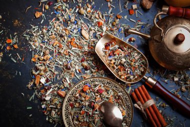 Çay sıcak içecek masada bileşiminde