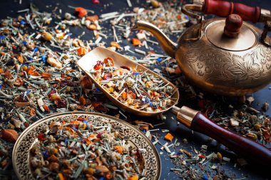 Çay sıcak içecek masada bileşiminde