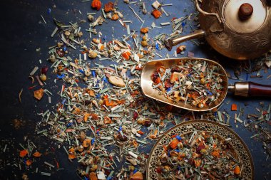 Çay sıcak içecek masada bileşiminde