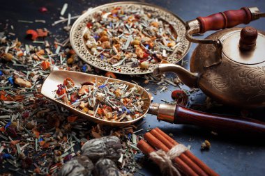 Çay sıcak içecek masada bileşiminde