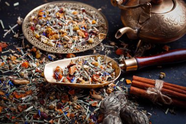 Çay sıcak içecek masada bileşiminde