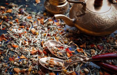 Çay sıcak içecek masada bileşiminde