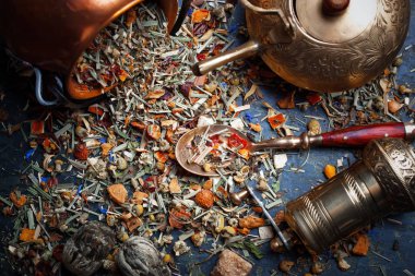 Çay sıcak içecek masada bileşiminde