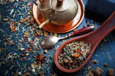 Çay sıcak içecek masada bileşiminde