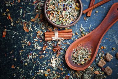 Çay sıcak içecek masada bileşiminde