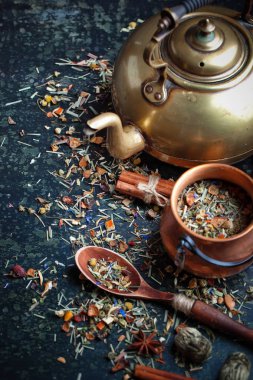 Çay sıcak içecek masada bileşiminde