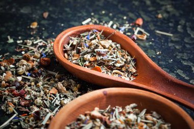 Çay sıcak içecek masada bileşiminde