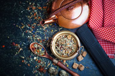 Çay sıcak içecek masada bileşiminde