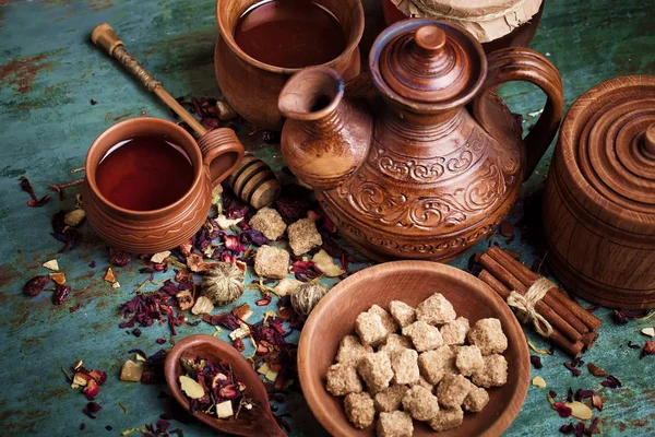 çay sıcak bir içecek olduğunu