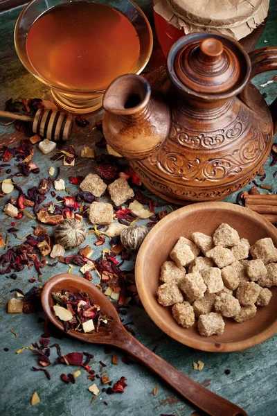 çay sıcak bir içecek olduğunu