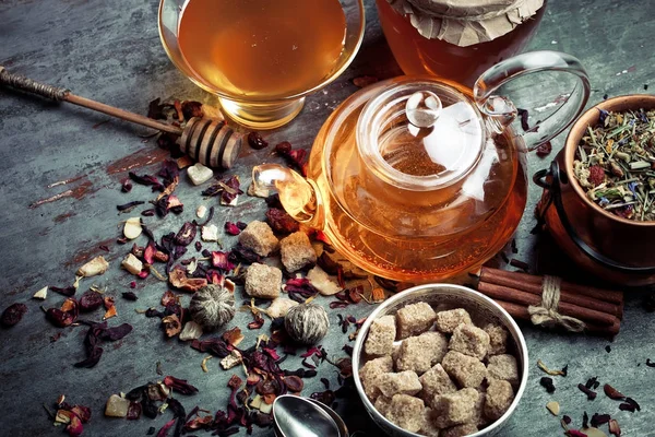 çay sıcak bir içecek olduğunu