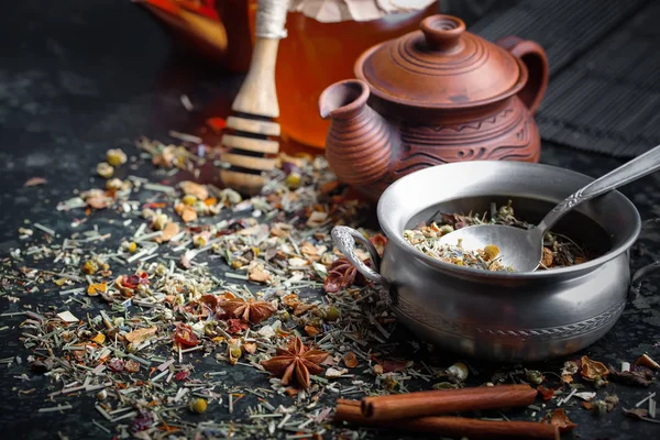 Çay sıcak içecek masada bileşiminde