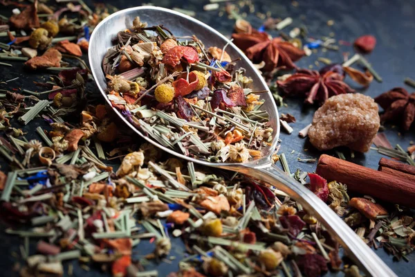 Çay sıcak içecek masada bileşiminde