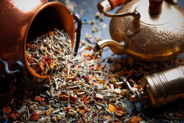 Çay sıcak içecek masada bileşiminde