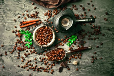 Siyah kahve sıcak bir içecek olduğunu