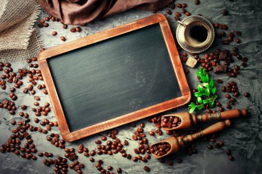 Siyah kahve sıcak bir içecek olduğunu