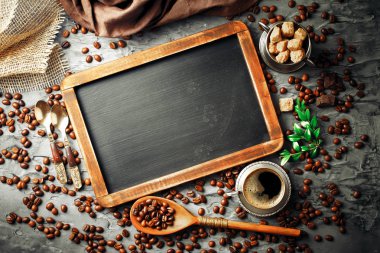 Siyah kahve sıcak bir içecek olduğunu