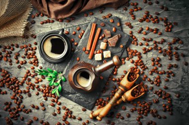 Siyah kahve sıcak bir içecek olduğunu