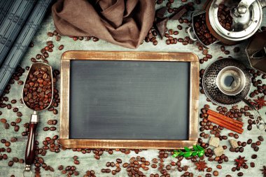 Siyah kahve sıcak bir içecek olduğunu