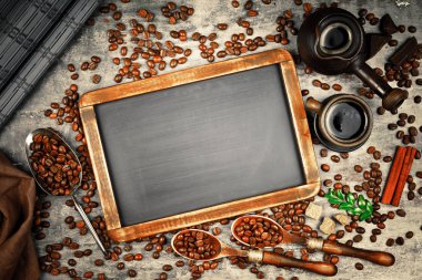 Siyah kahve sıcak bir içecek olduğunu