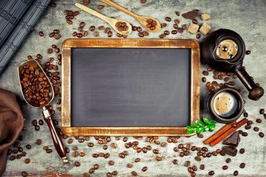 Siyah kahve sıcak bir içecek olduğunu